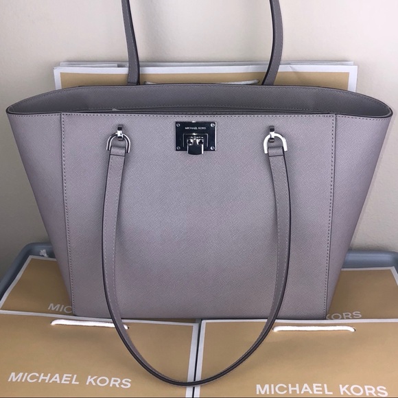 Michael Kors Handbags - ⭐️MICHAEL KORS⭐️ Large Tina Leather Tote Handbag